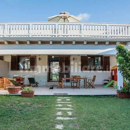 Con Piscina Villa